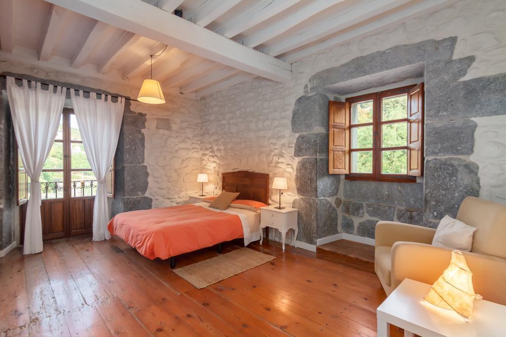 Casona Valle De Soba Regules Exterior photo